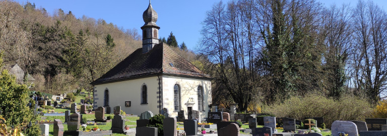 Blick auf die Friedhofskirche
